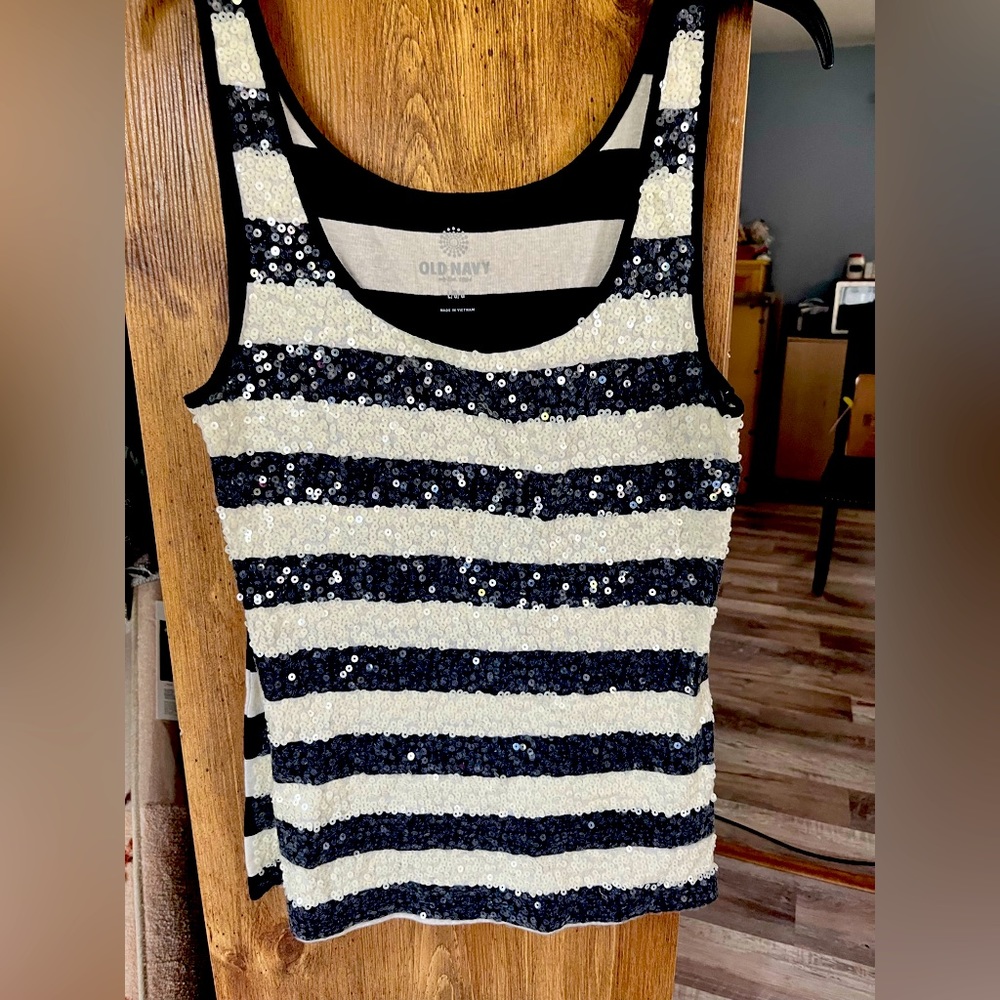 Sequin tank